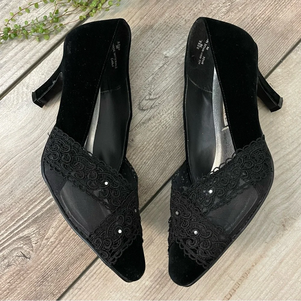 Vintage Black Velvet Kitten Heels Women’s 9 Lace Rhinestone Almond‎ Toe